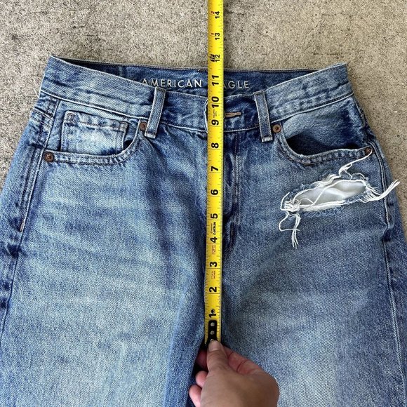 American Eagle AE Ripped Distressed Relaxed Mom Jean Daylight Destroy US 0 Reg - Picture 7 of 11